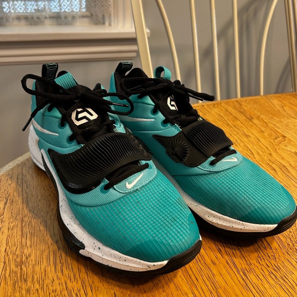 Nike Men’s Zoom Freak 3 Teal and Black Basketball Sneakers EUC